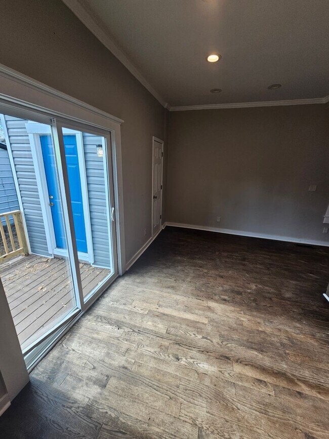 Building Photo - Historic Charm combined with Modern convenience 3 bedroom 2.5 bath spacious home