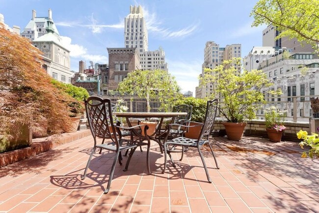 Building Photo - 100 W 57th St