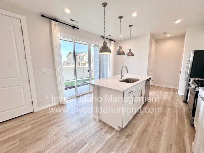 Building Photo - Luxury Gated Townhome in Star – Available Soon! No Shared walls!