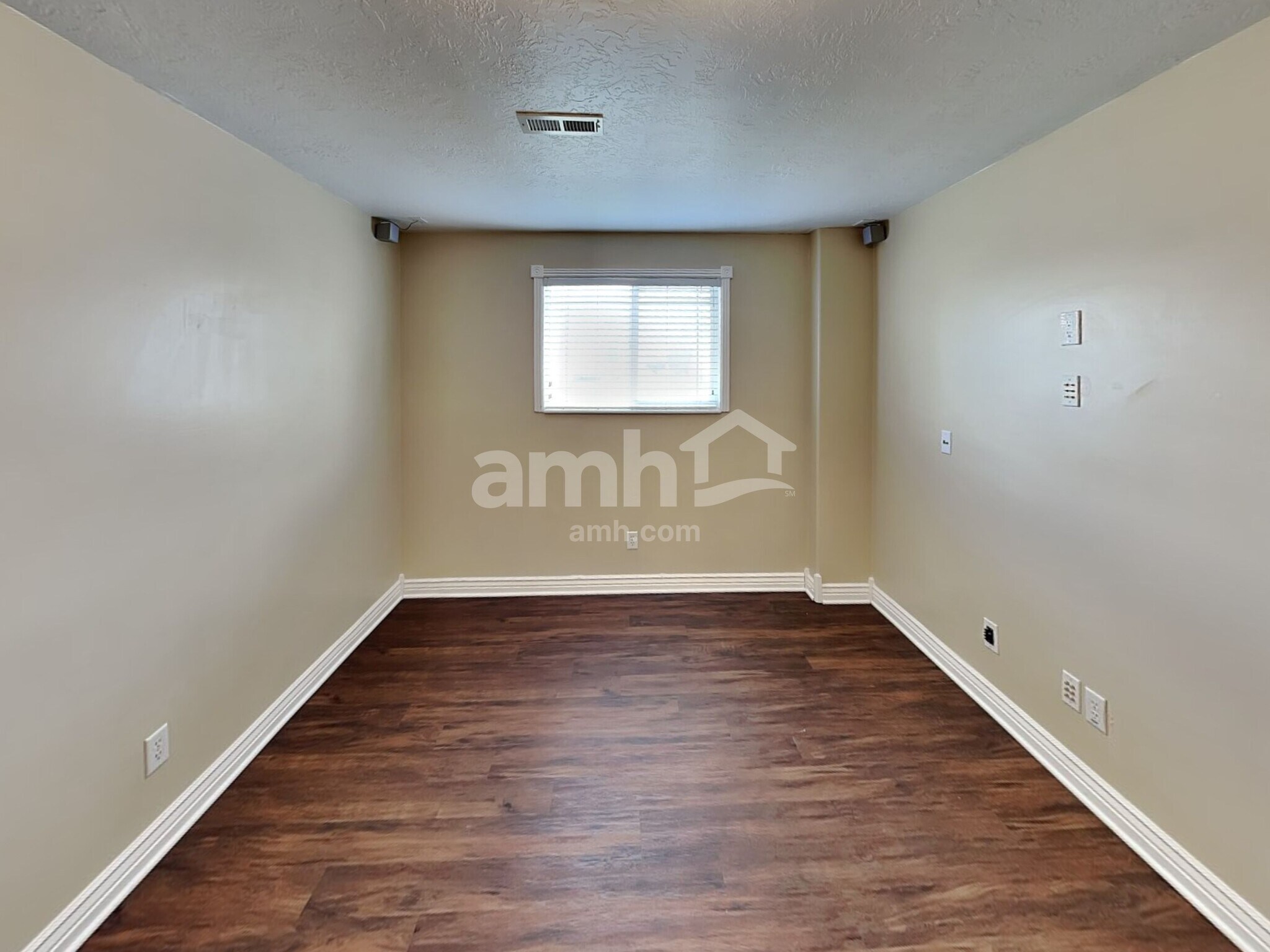 Building Photo - 117 E 1875 N