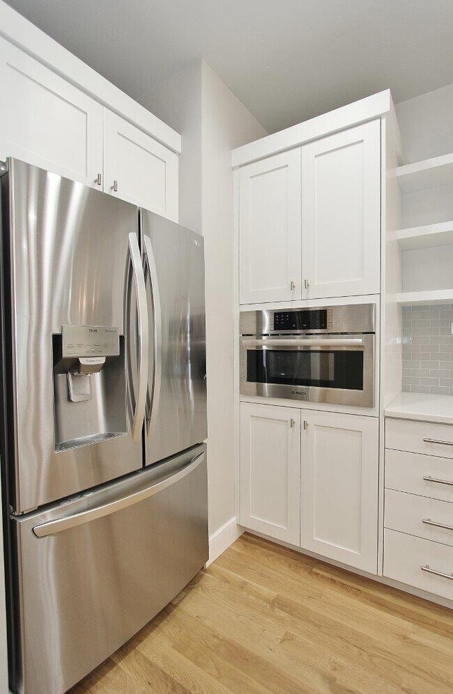 Building Photo - 3468 E Berghan St