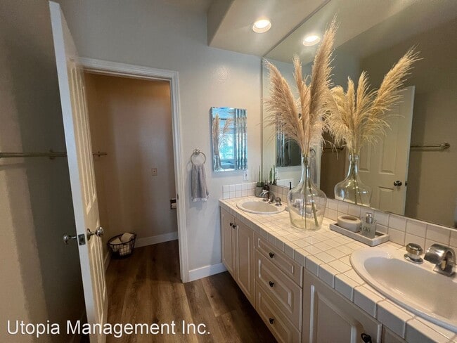 Building Photo - 2 br, 2 bath House - 4167 Warner Ave., #202