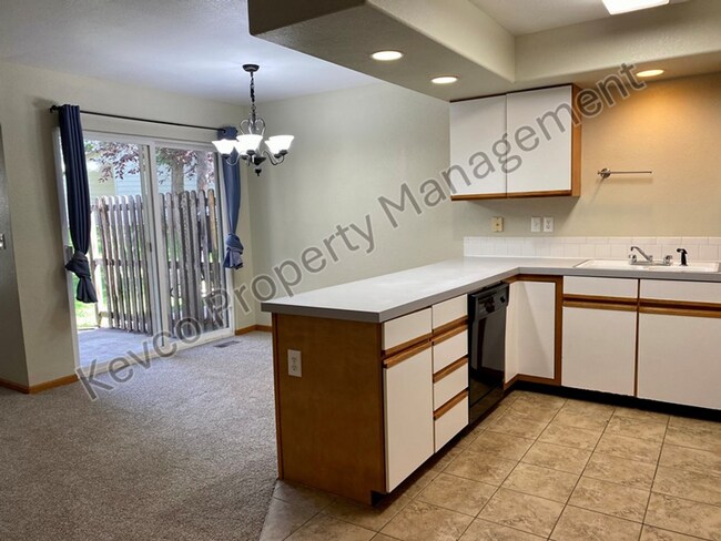 Building Photo - 1637 Westbridge Dr