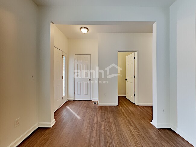 Building Photo - 1441 Bridgecross Pky