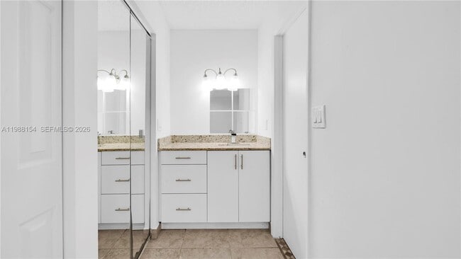 Building Photo - 10575 La Placida Dr