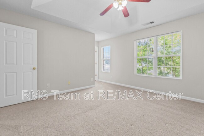 Building Photo - 2284 Oakland Spring Dr