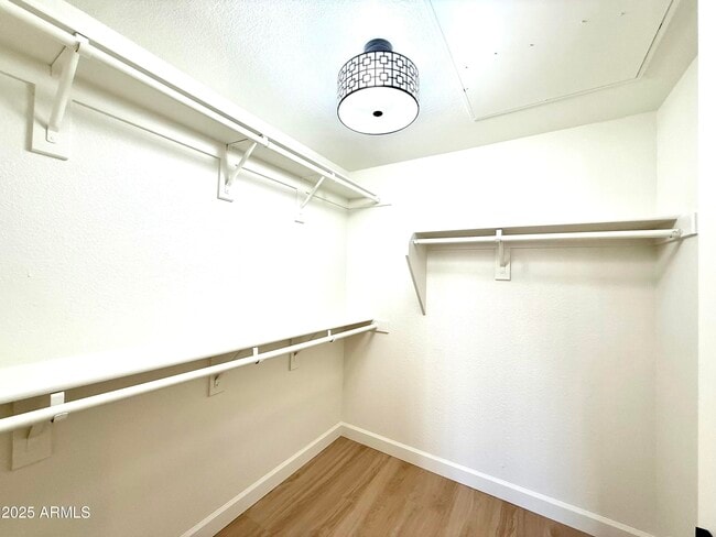 Building Photo - 7401 W Arrowhead Clubhouse Dr