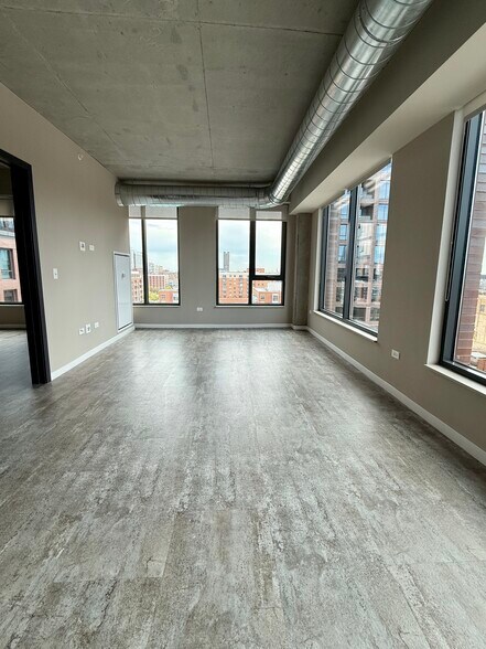 Building Photo - 900 W Washington Blvd