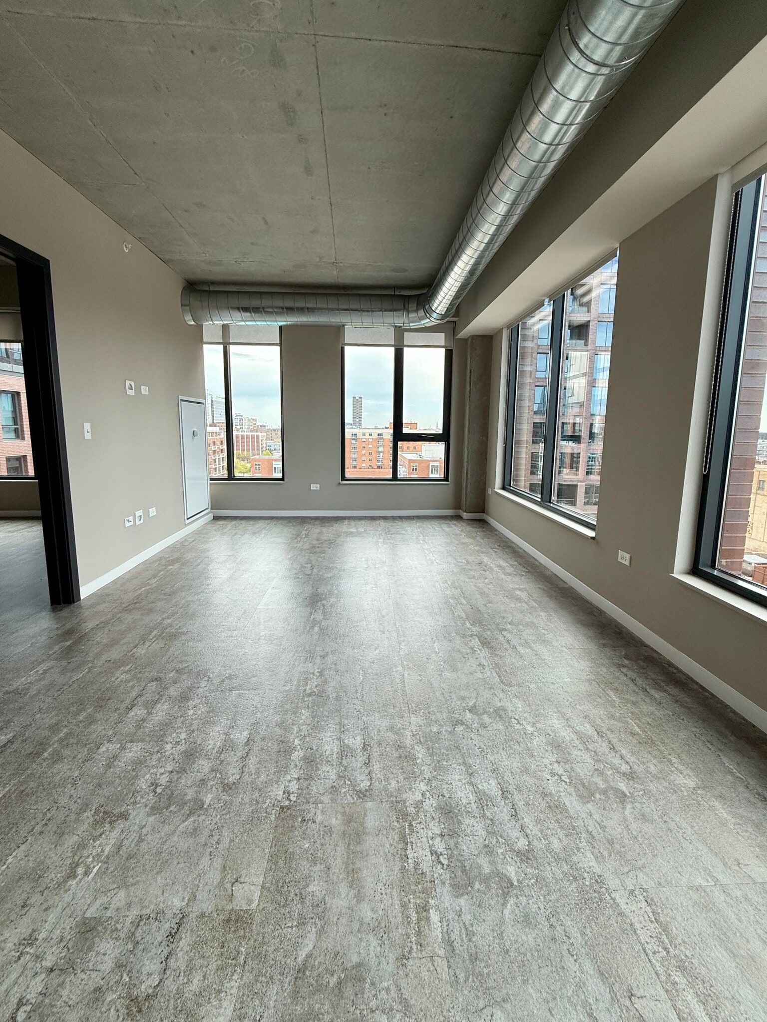 Building Photo - 900 W Washington Blvd