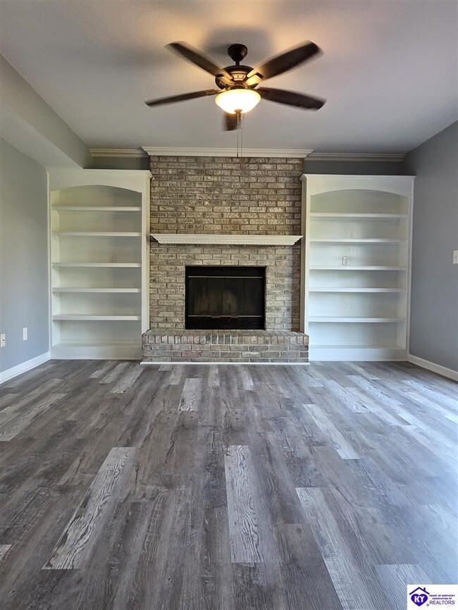 Building Photo - 888 N Woodland Dr