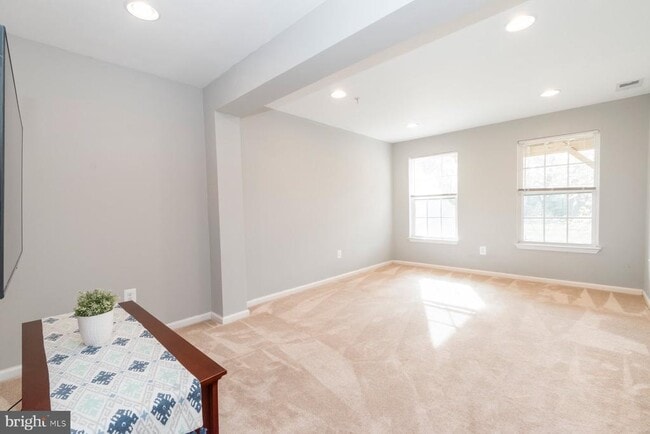 Building Photo - 7254 Mockingbird Cir