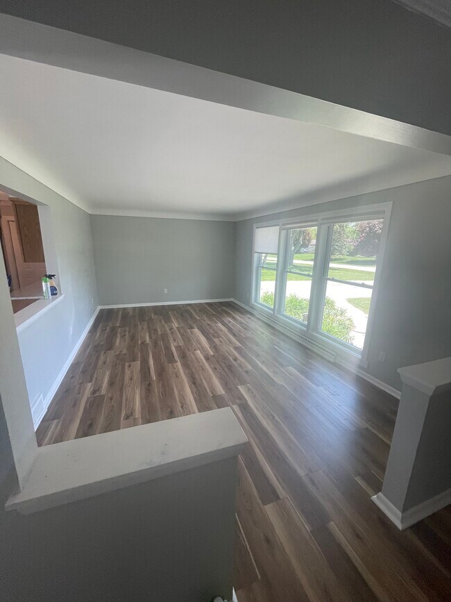 Family room - 4384 Walton Plz