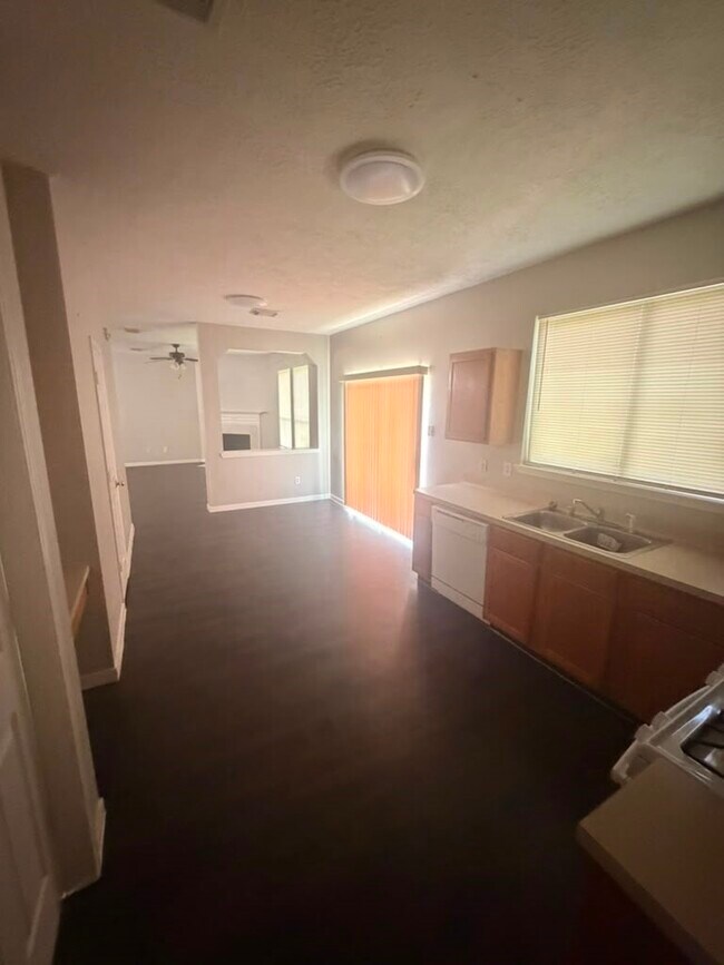 Building Photo - 22018 Willow Shadows Dr