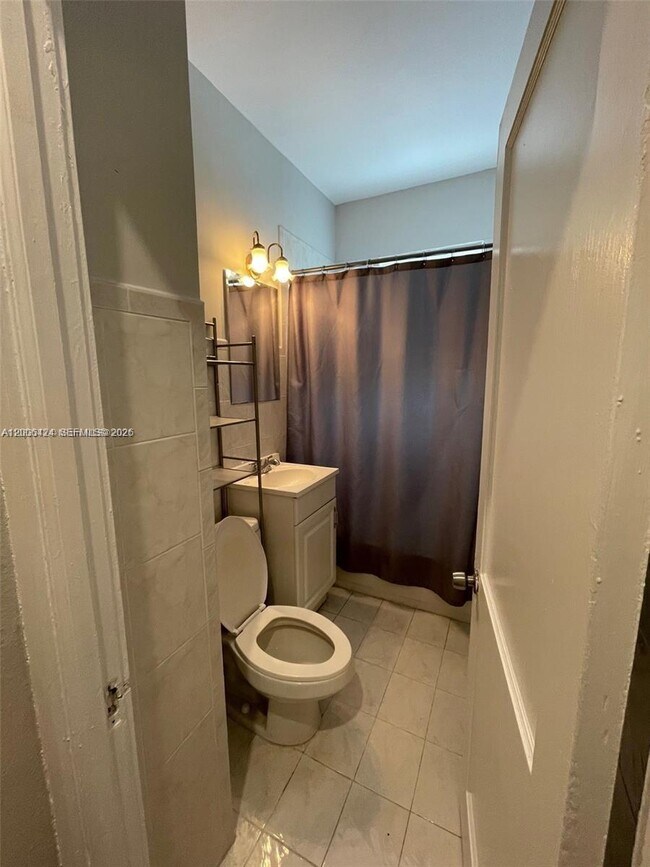 Building Photo - 3364 SW 2nd St