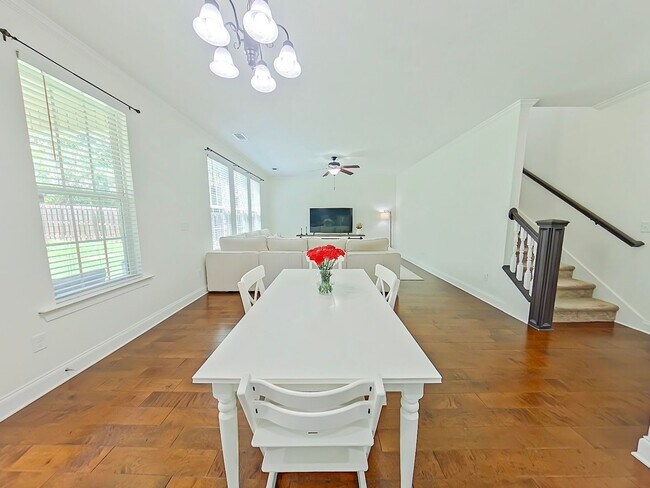 Building Photo - Beautiful 4 Bedroom home in Canterbury Farms!