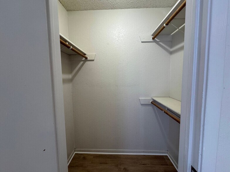 Building Photo - 3001 Lake Rd