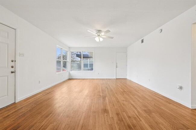 Building Photo - 4302 Harmon Ave