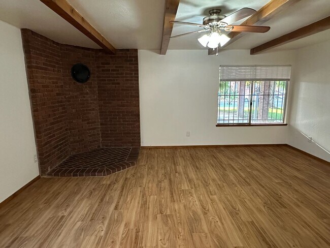 Building Photo - 570 N Lemona St