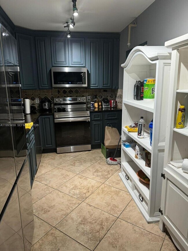 Building Photo - 3801 S Ocean Dr