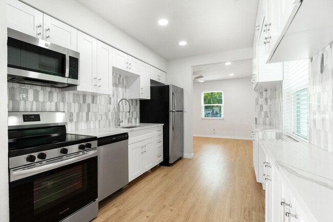 Building Photo - 1640 NW 6th Ave