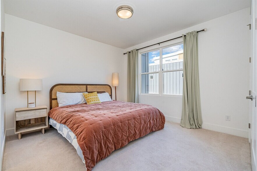 Building Photo - 1659 Duckworth Ave