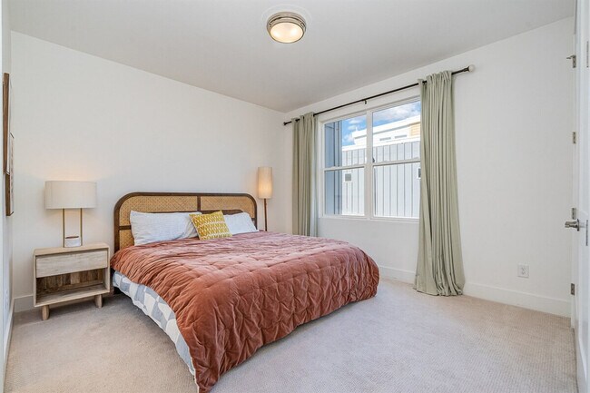 Building Photo - 1659 Duckworth Ave