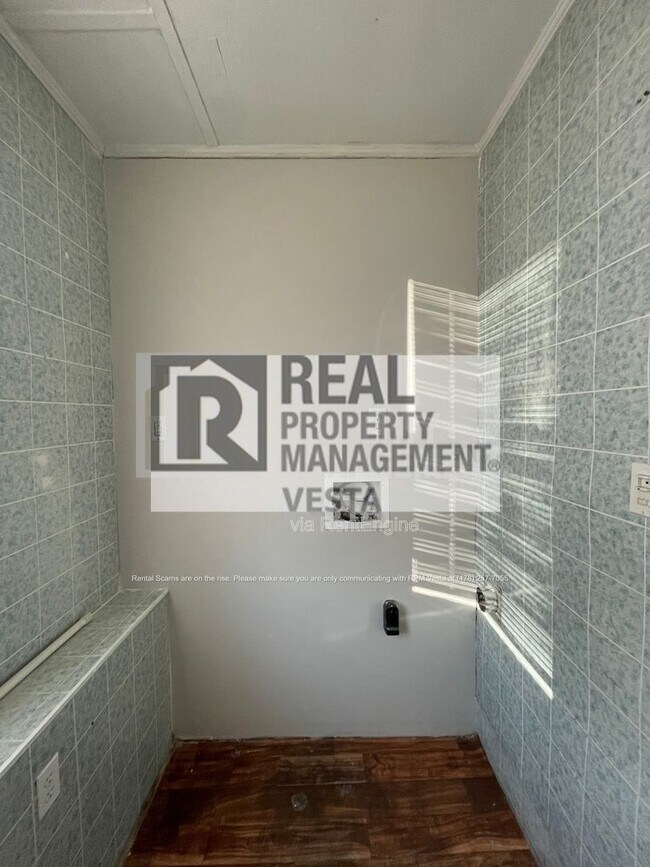 Building Photo - 7162 Everett Dr