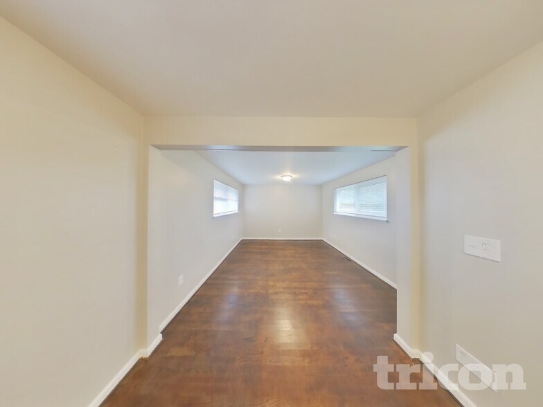 Building Photo - 6028 S 118th Pl