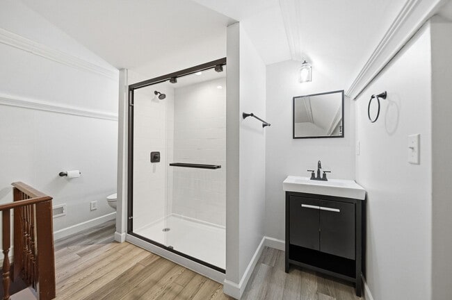 Building Photo - 2 Bedroom, 2 Bath Townhome located directly across from Franklin Park Conservatory