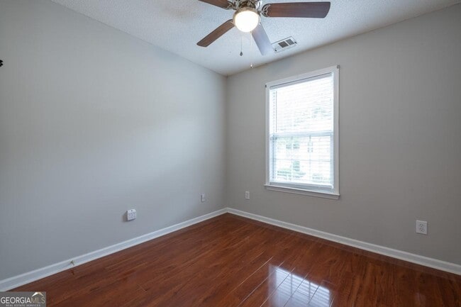 Building Photo - 4084 Howell Park Rd