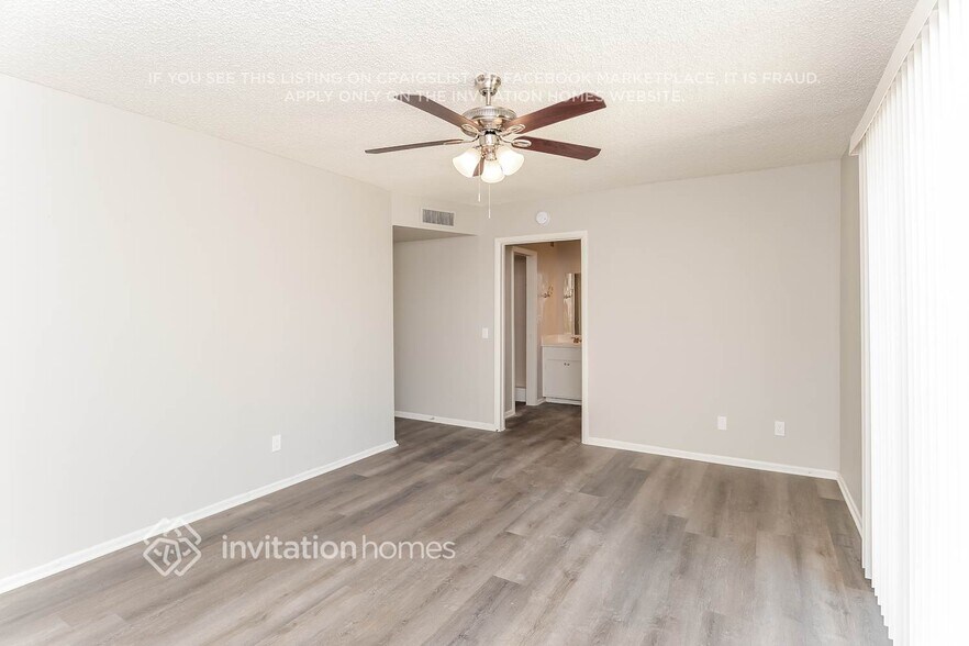 Building Photo - 1721 E 8th St