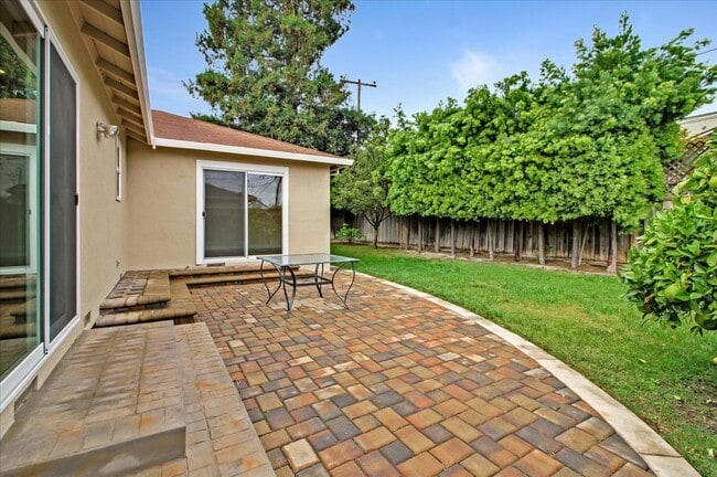 Building Photo - 1535 San Joaquin Ave