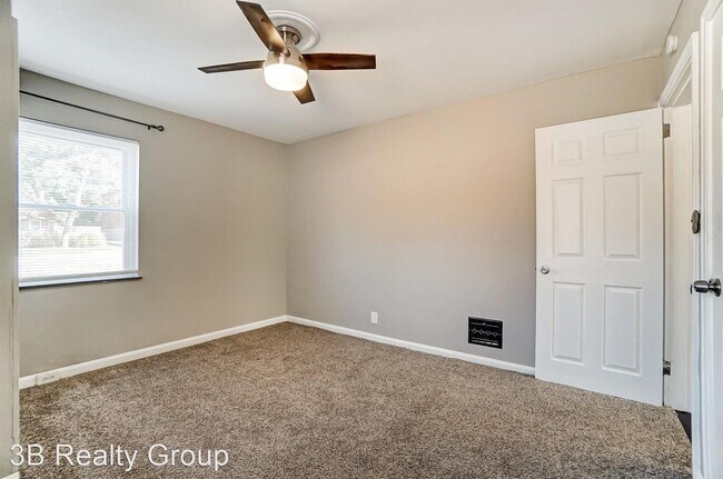 Building Photo - 3 br, 2 bath House - 3327 Werk Rd.