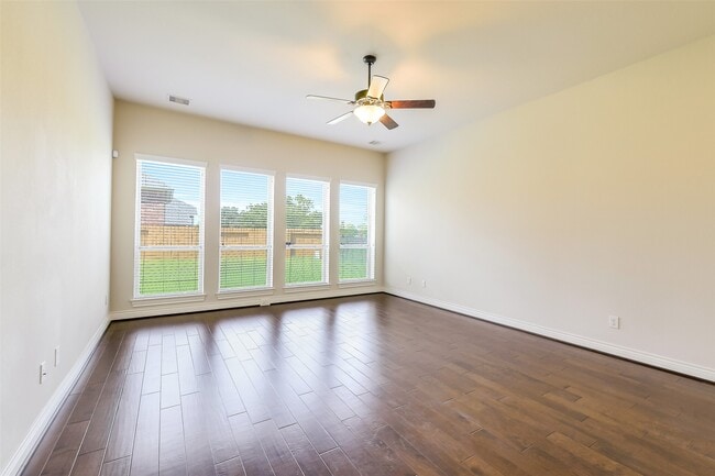 Building Photo - 27906 Colonial Point Dr