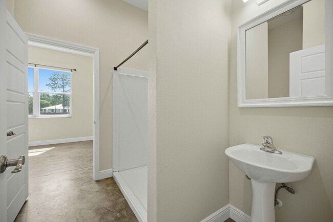 Building Photo - Country Living with Modern Convenience!