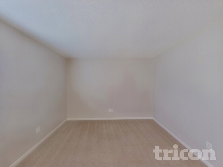 Building Photo - 732 Elderberry Ln