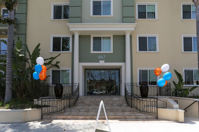 Building Photo - 467 S Arnaz Dr