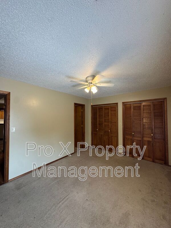 Building Photo - 510 E Elm St