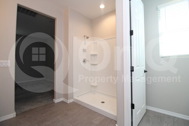 Building Photo - 975 W Calle Monte Lindo