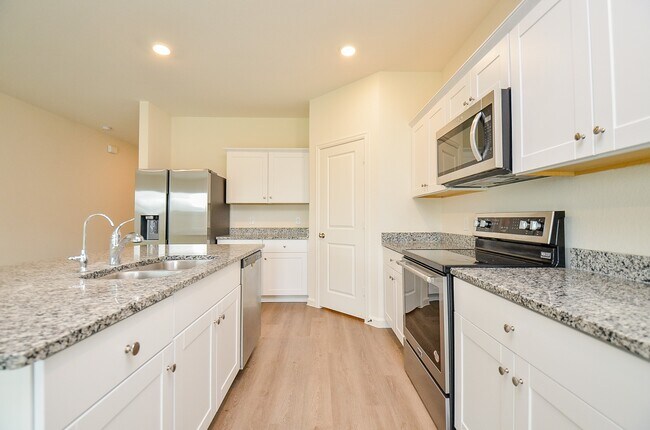 Building Photo - 27314 Clear Breeze Dr