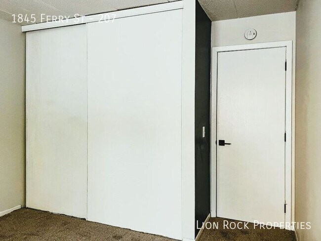 Building Photo - 1845 Ferry St