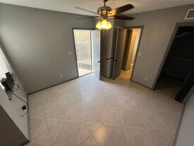 Building Photo - 609 Barcelona Dr