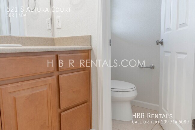 Building Photo - 521 S Altura Ct