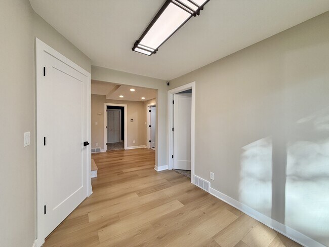 Building Photo - 4775 N River Rd