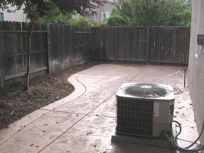 Building Photo - Beautiful Natomas area home on corner lot