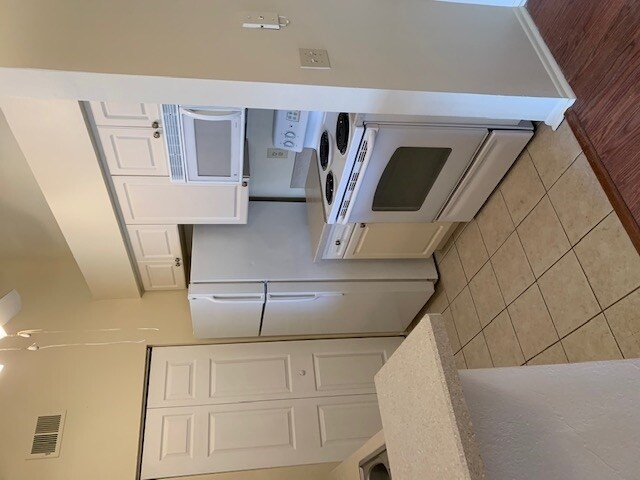 Building Photo - 1222 Bermuda Lakes Ln