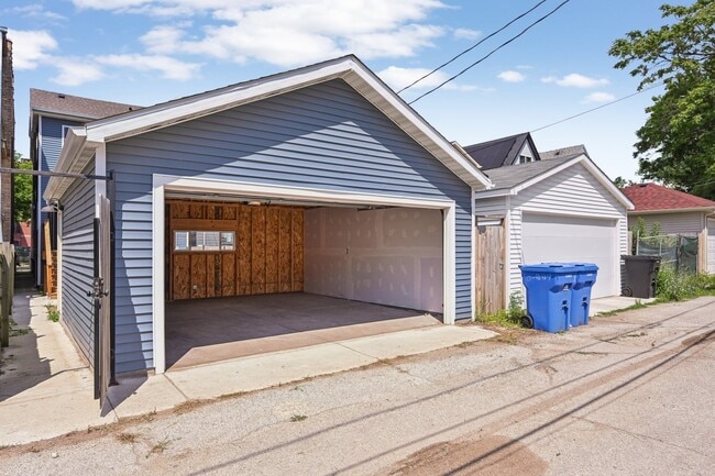 Building Photo - 6547 S Langley Ave