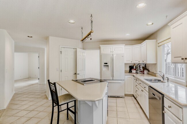 Building Photo - 374 NE 49th Ave