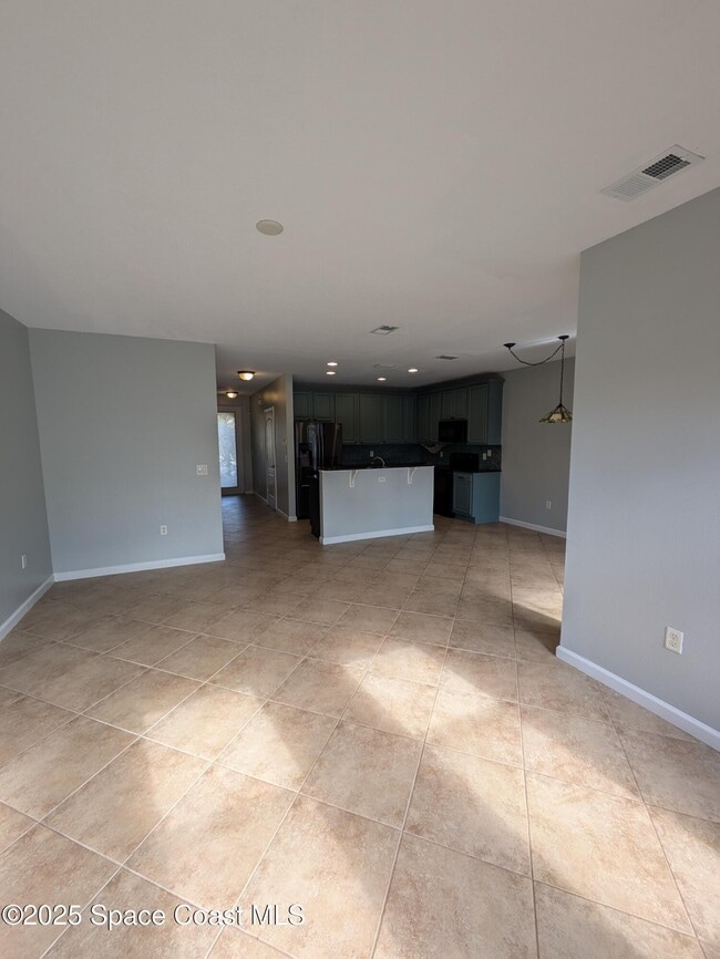 Building Photo - 725 Ventura Dr