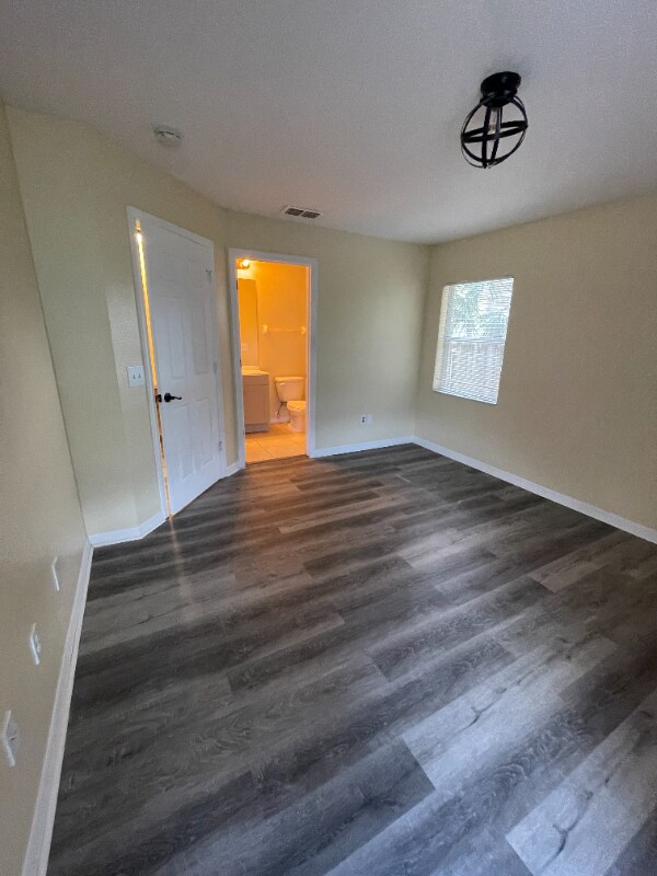 Building Photo - 2704 E 19th Ave